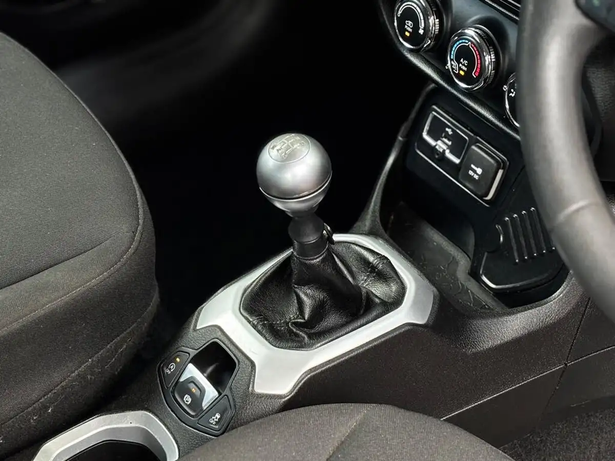 2015-jeep-renegade-16-e-torq-sport-big-10