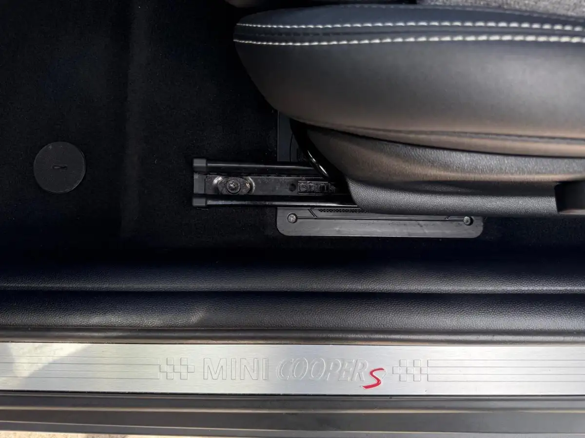 2016-mini-cooper-20-cooper-s-chili-ss-hatchback-3d-big-33