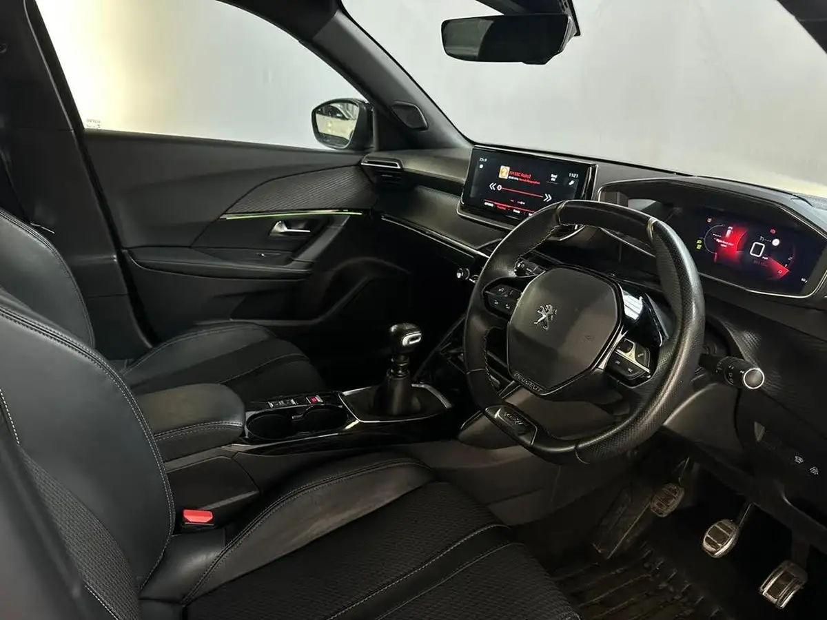 2022-peugeot-2008-suv-12-puretech-gt-big-11