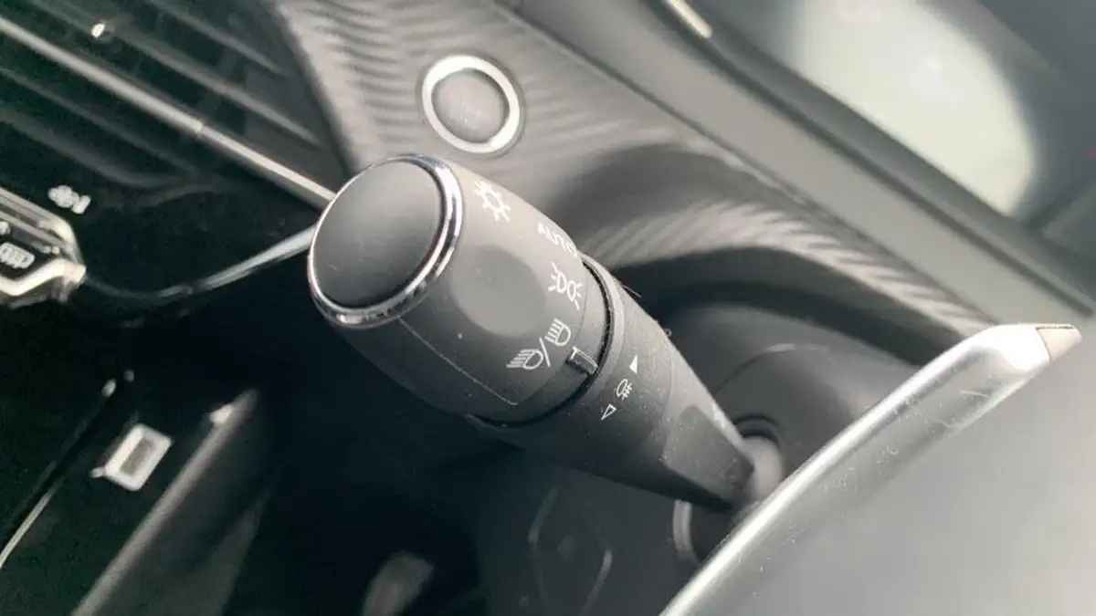 2024-peugeot-2008-suv-12-puretech-allure-136ps-hybrid-e-dsc6-big-26