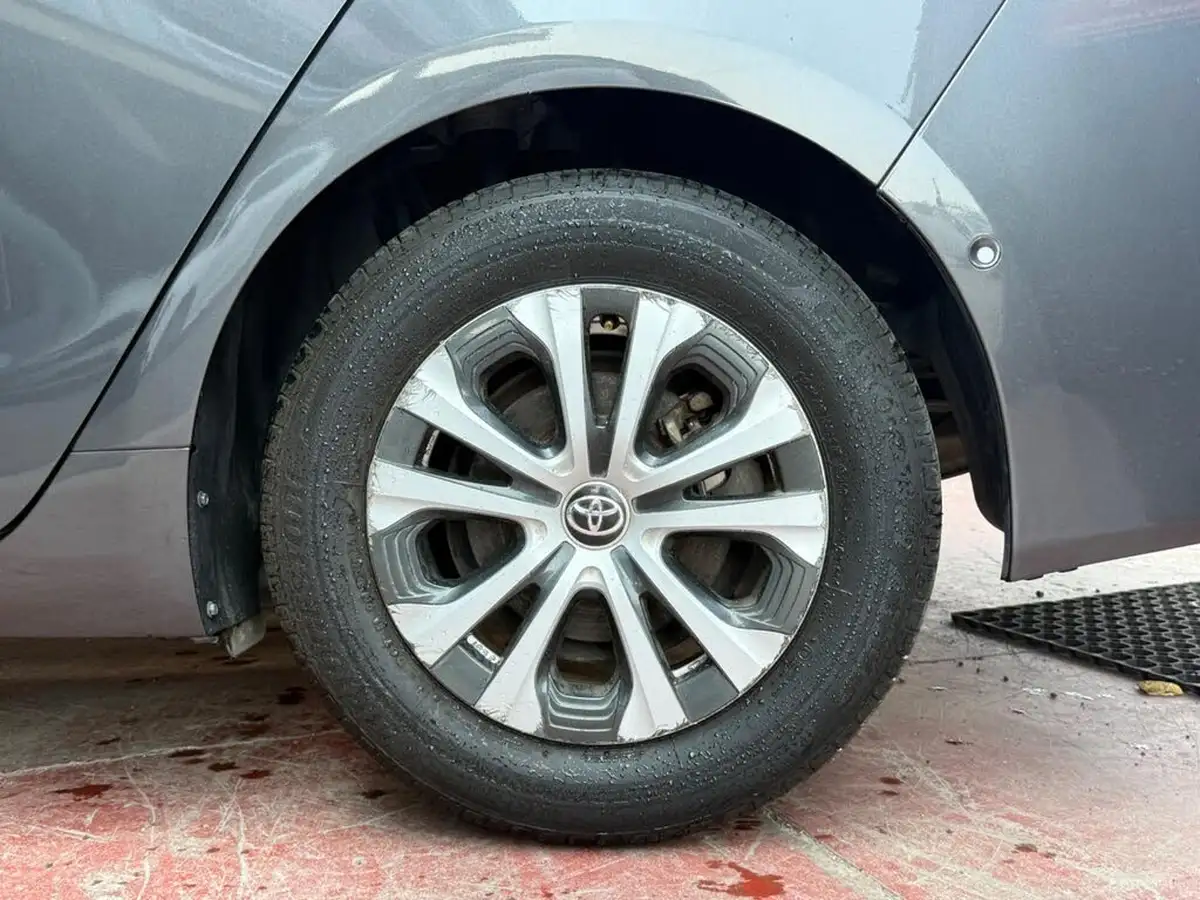 2019-toyota-prius-big-17