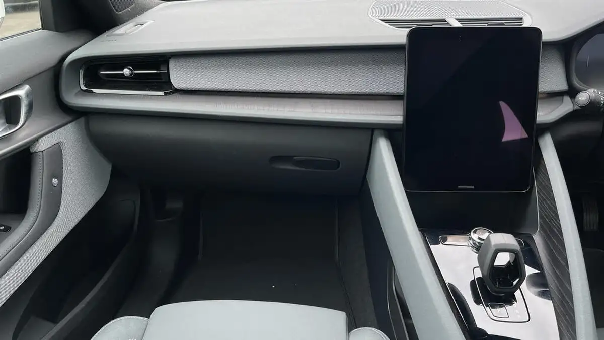 2020-polestar-polestar-2-e-ps2-big-11