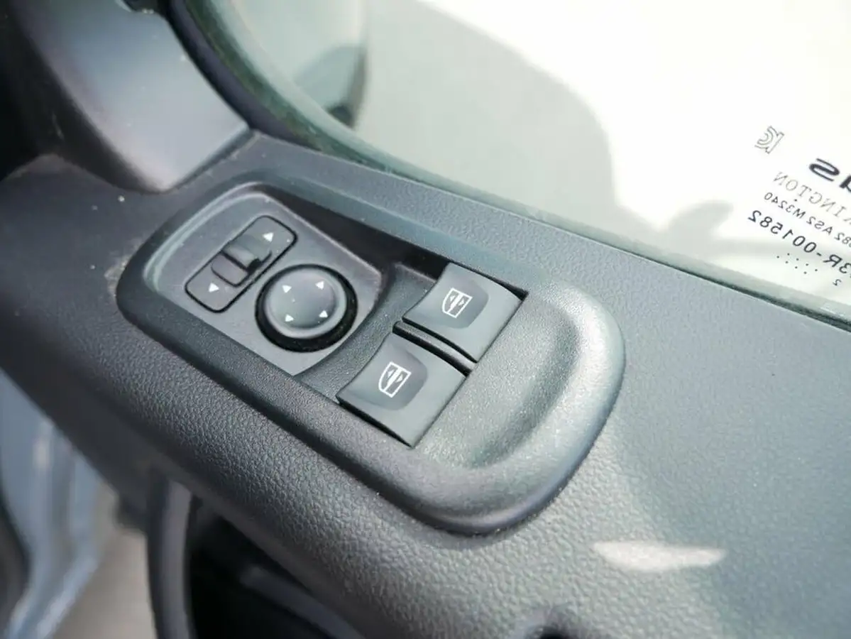2023-nissan-interstar-23dci-f35-l3h3-tekna-135pseu6d-big-17