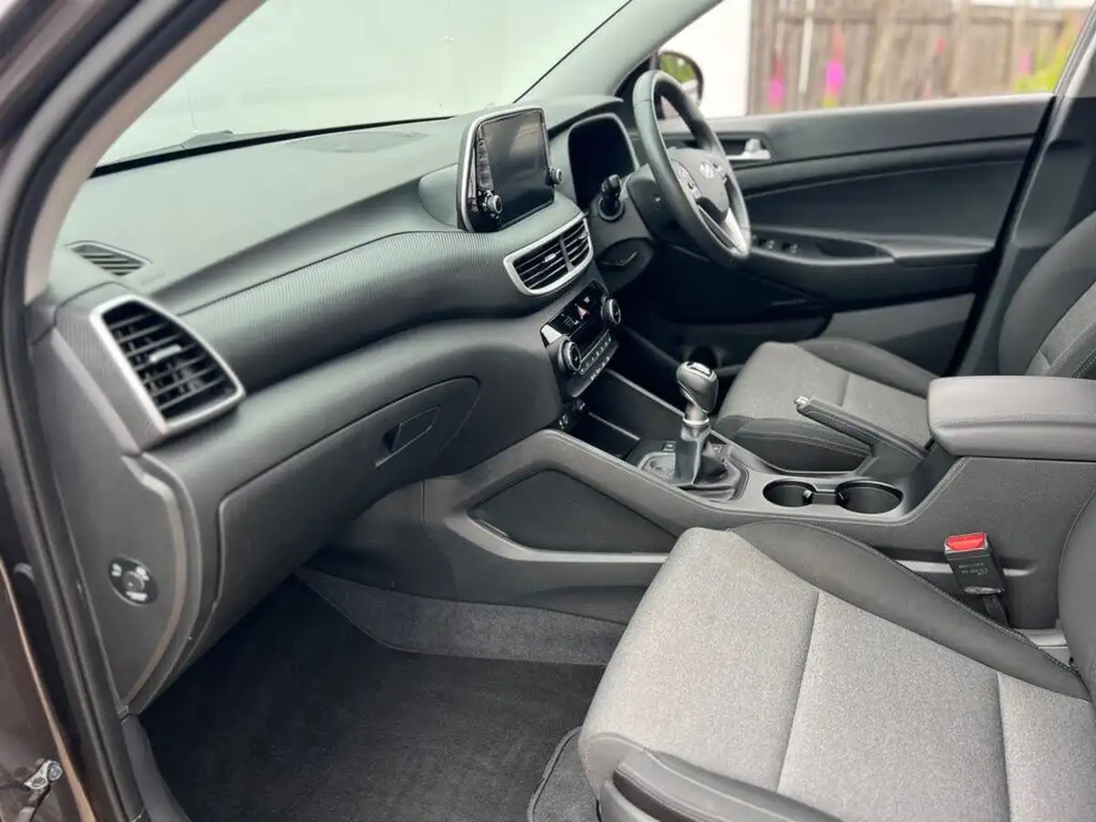 2019-hyundai-tucson-16-gdi-se-nav-big-16