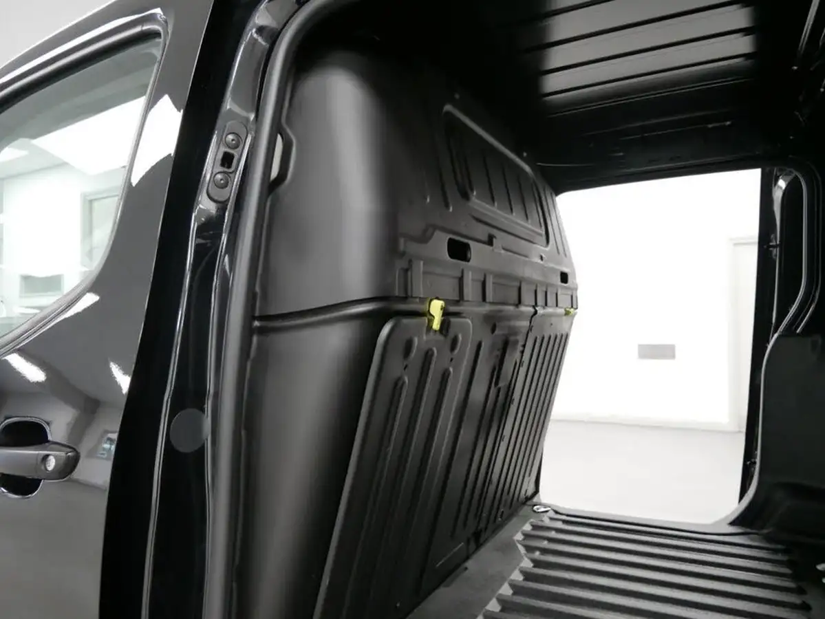 2022-toyota-proace-city-e-icon-l2-big-22