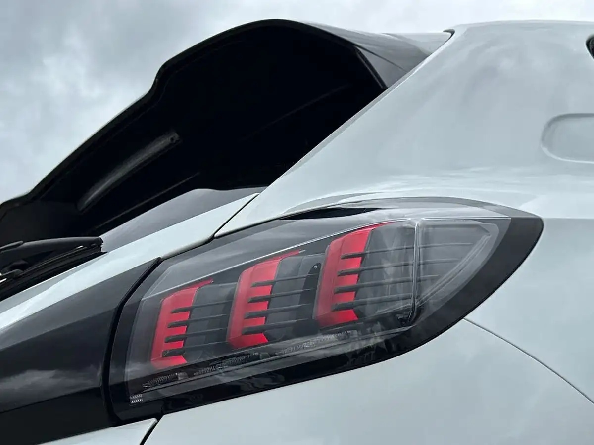 2020-peugeot-208-12-puretech-allure-100bhp-eat8-big-32