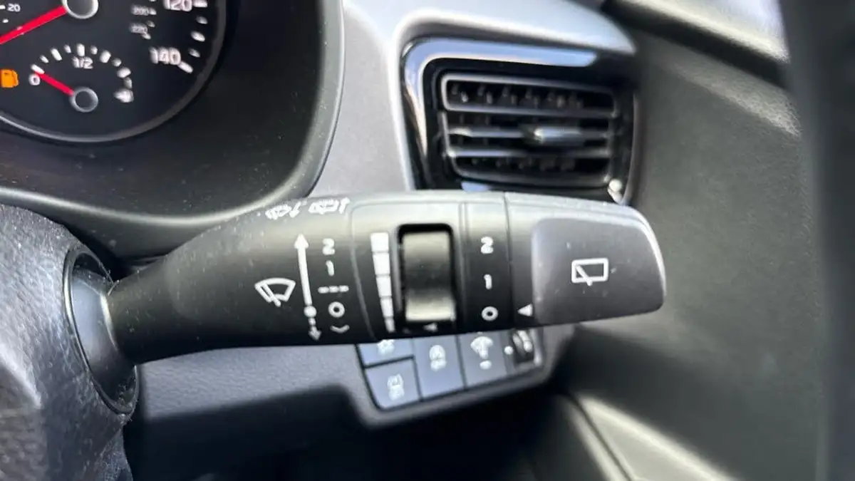 2022-kia-rio-10-t-gdi-2-big-33