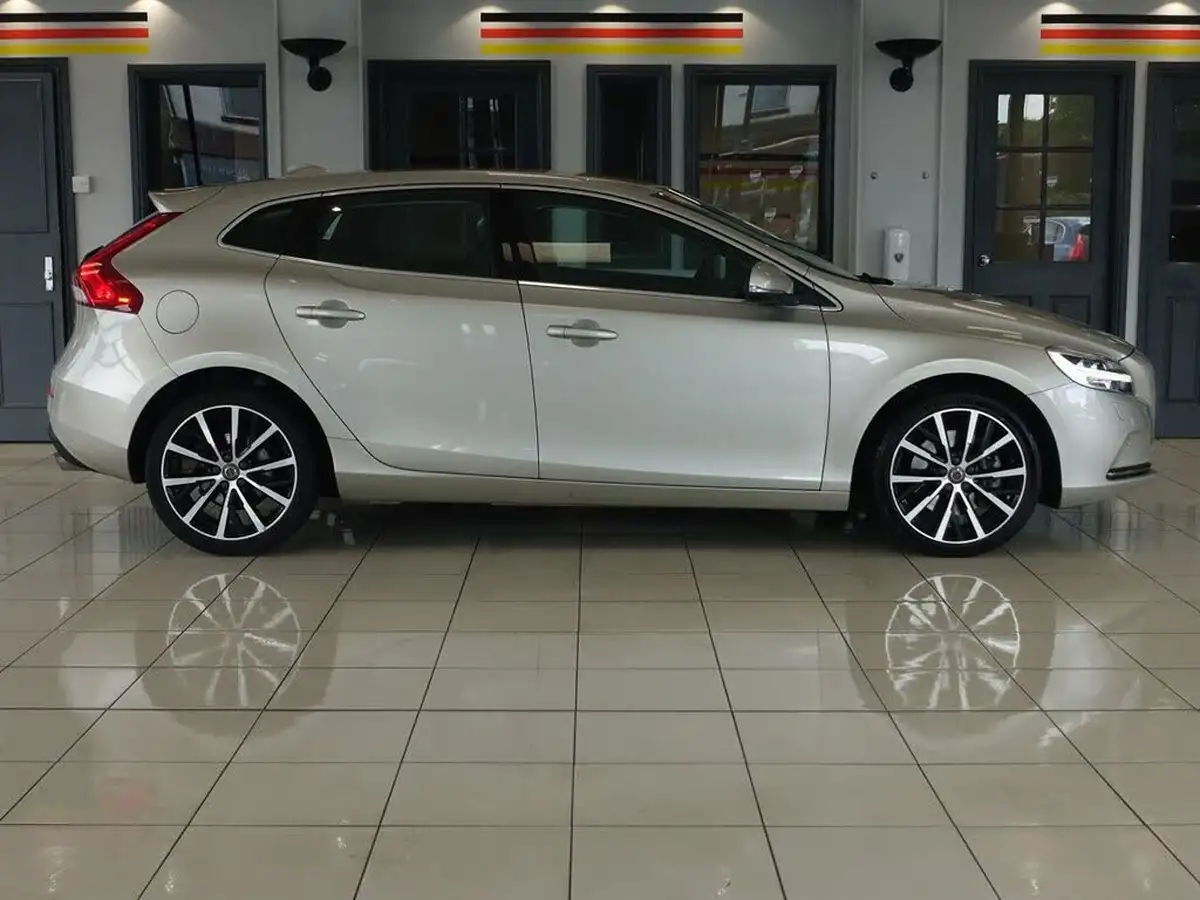 2016-volvo-v40-20td-d3-inscription-geartronic-big-1