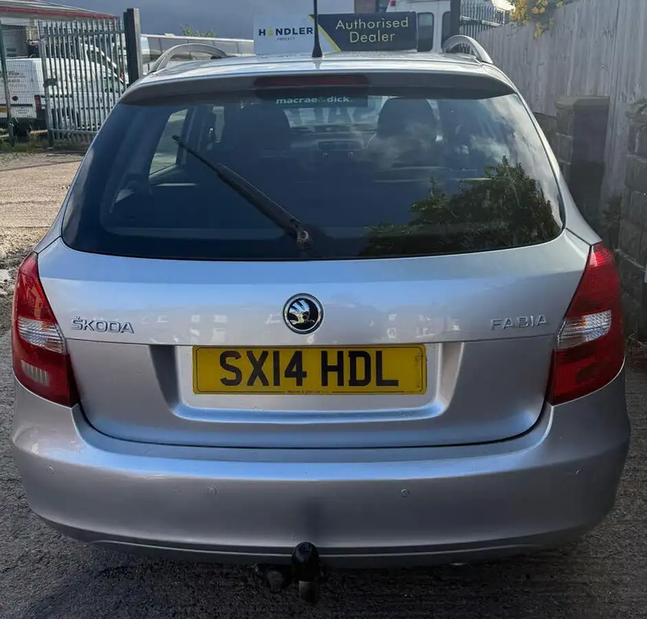 2014-skoda-fabia-16td-elegance-cr-105ps-estate-big-17