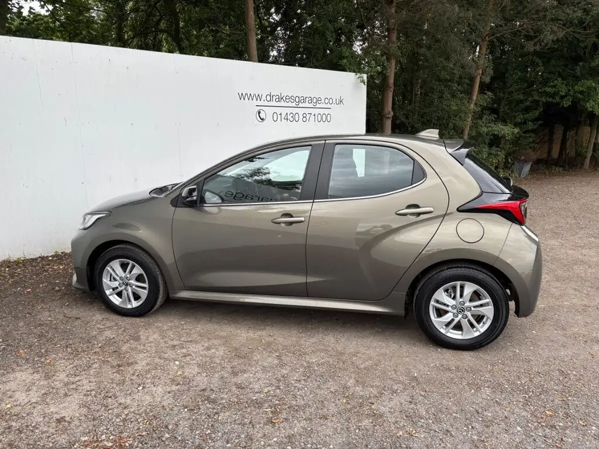 2023-mazda-mazda2-15-agile-big-11