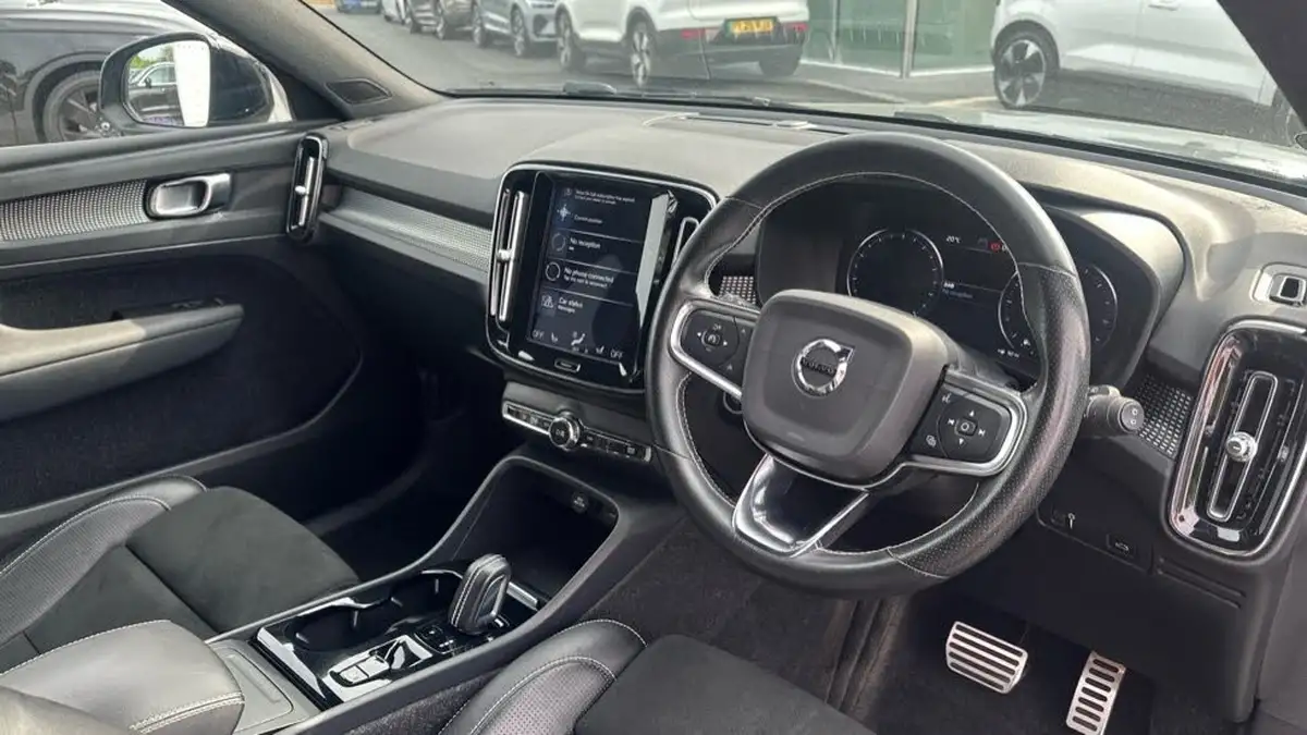 2020-volvo-xc40-20td-d4-r-design-big-3