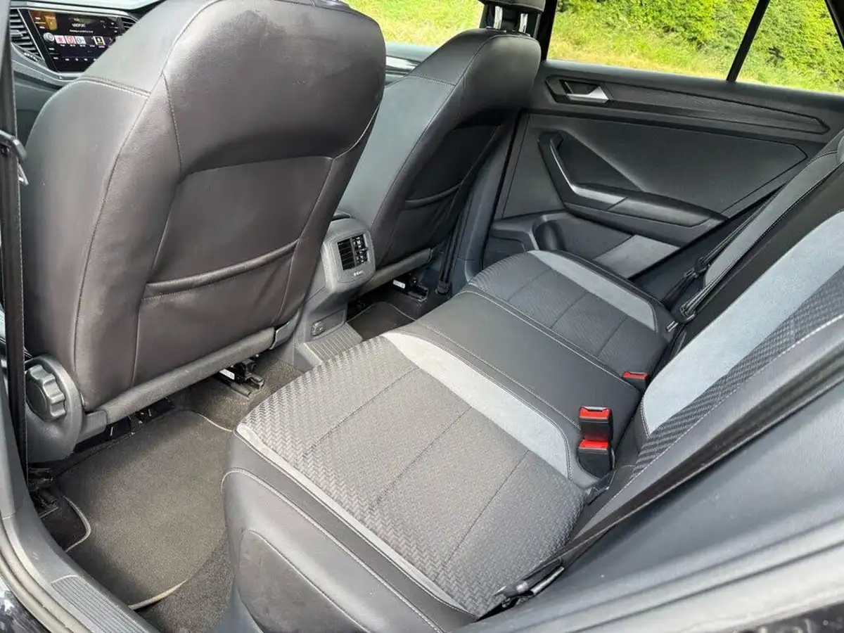 2019-volkswagen-t-roc-16tdi-r-line-big-47
