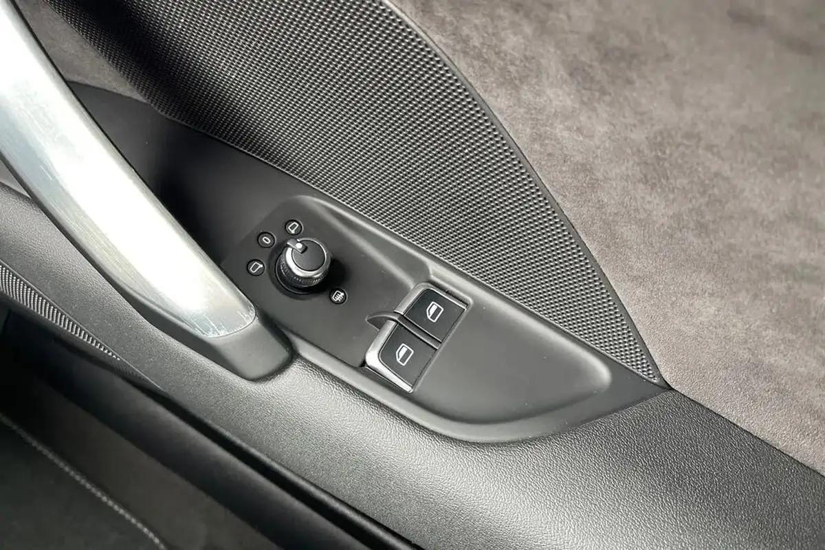 2015-audi-tt-coupe-20-tdi-s-line-big-44
