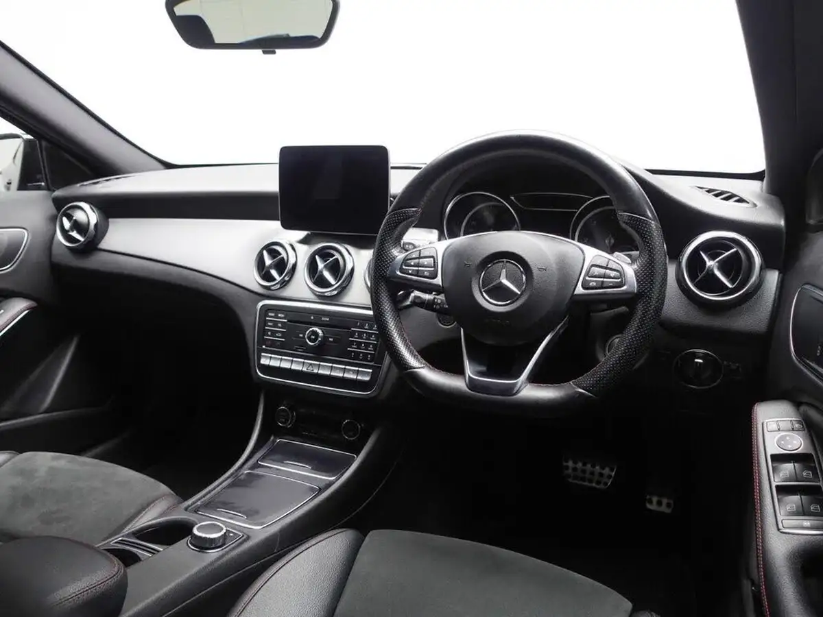 2017-mercedes-benz-gla-class-21d-gla-220d-amg-line-executivess-big-19