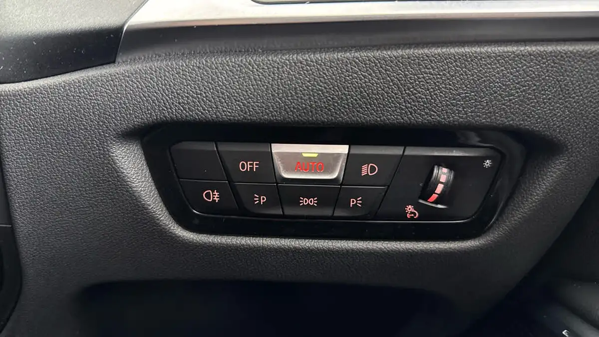 2022-bmw-3-series-20-330e-sport-touring-5d-big-24