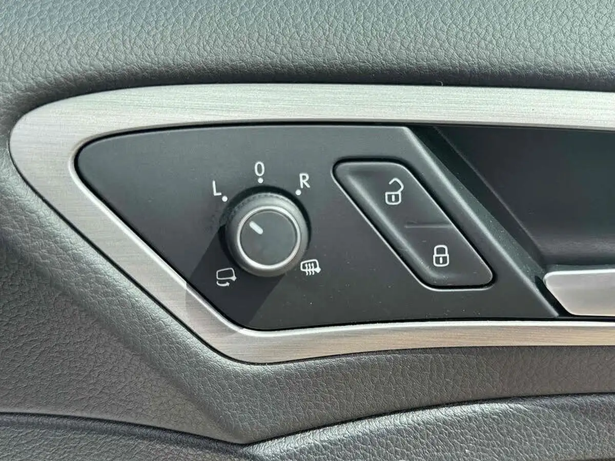 2015-volkswagen-golf-14-match-5d-big-22