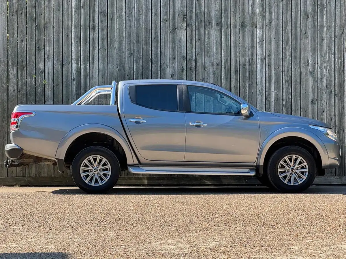 2017-mitsubishi-l200-24di-d-barbarian-178bhp-eu6-auto-big-23