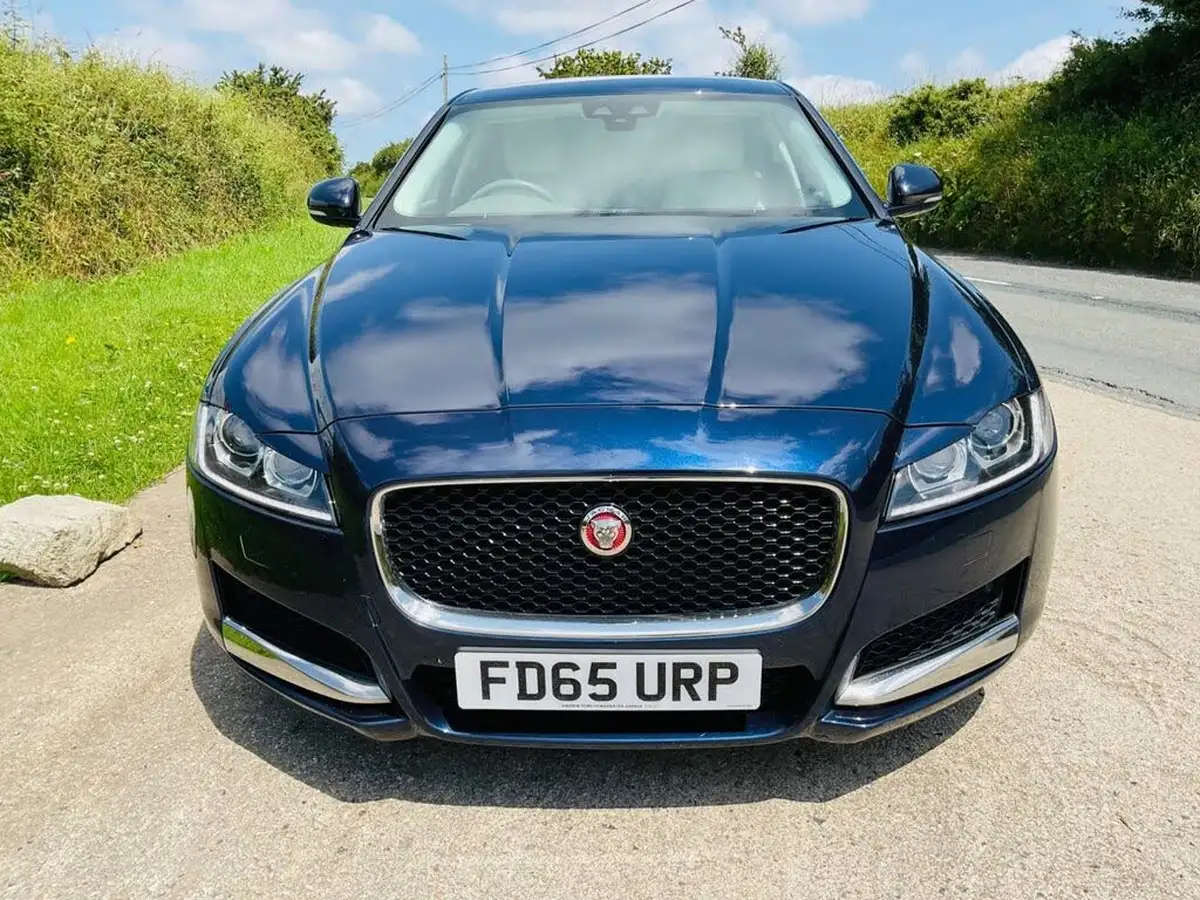 2015-jaguar-xf-20td-portfolio-180ps-auto-big-10