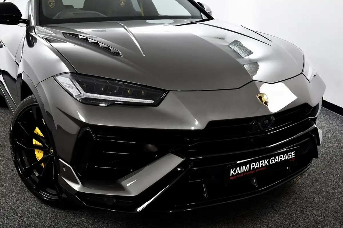 2024-lamborghini-urus-40-no-trim-big-11