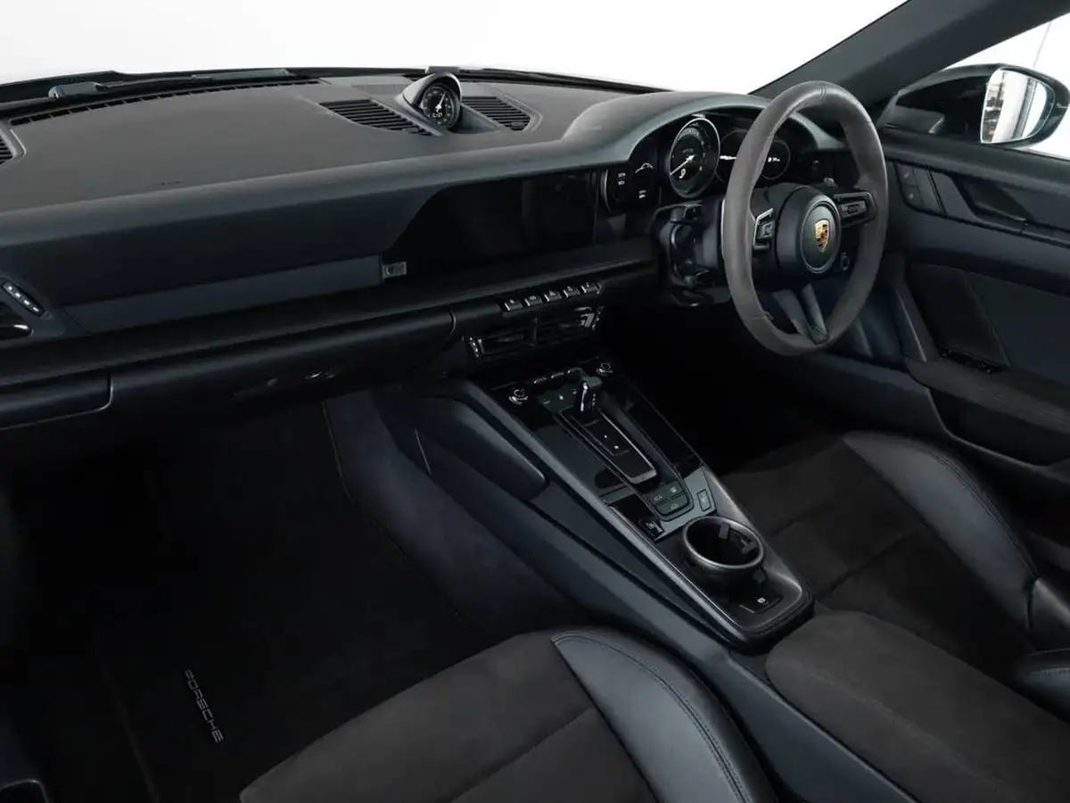 2022-porsche-911-30-carrera-gts-coupe-big-9