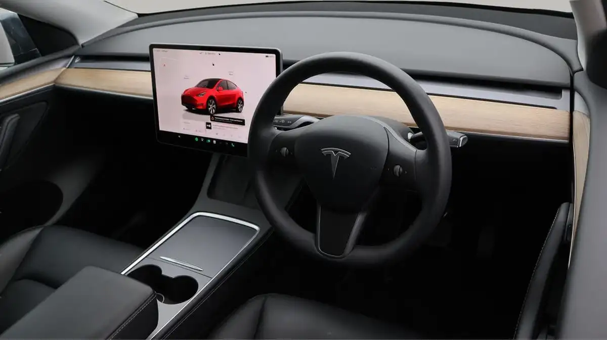 2022-tesla-model-y-e-long-range-big-9