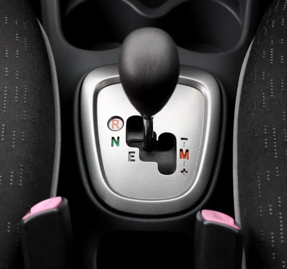2010-peugeot-107-10-urban-5d-2-tronic-big-21
