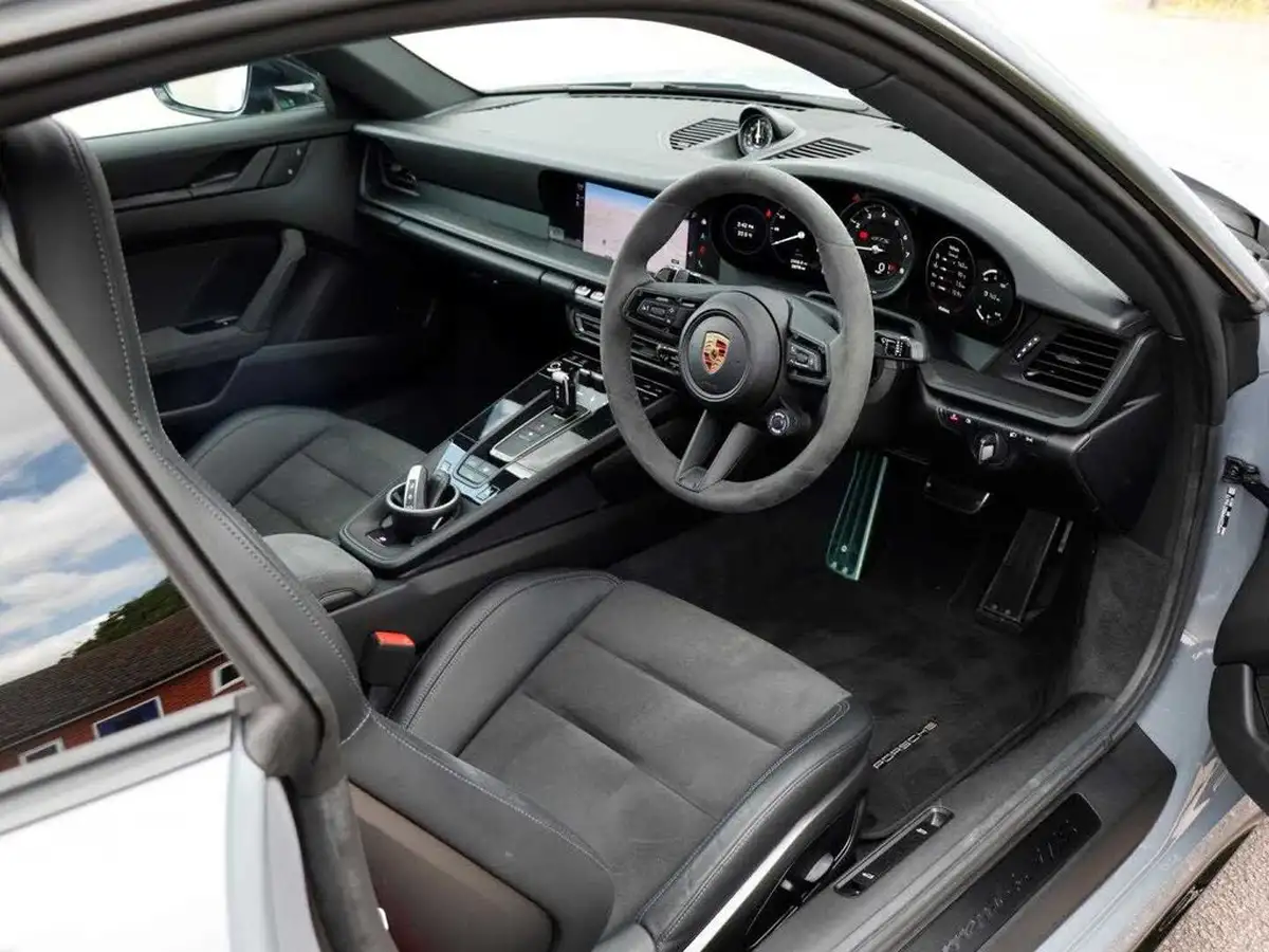 2024-porsche-911-30-carrera-4-gts-480ps-coupe-2981cc-pdk-big-10