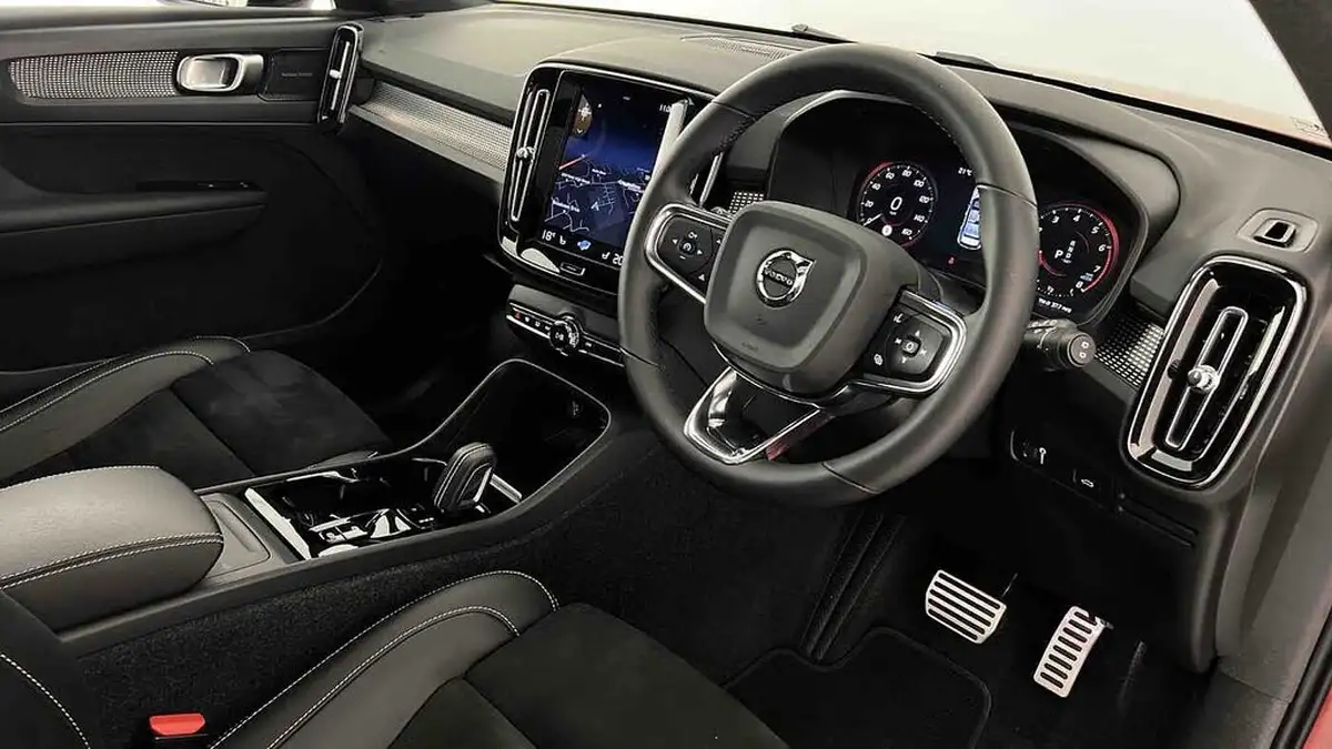 2022-volvo-xc40-15-t3-r-design-auto-big-12