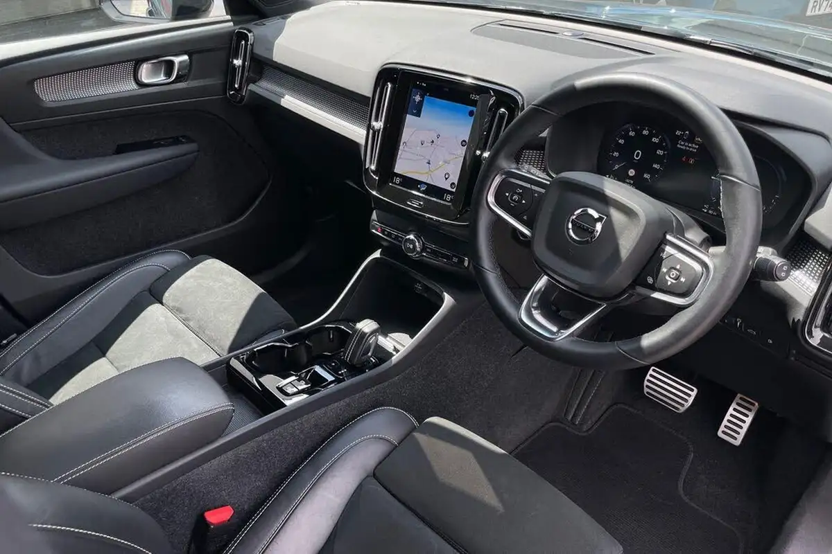 2022-volvo-xc40-15-t4-r-design-big-4