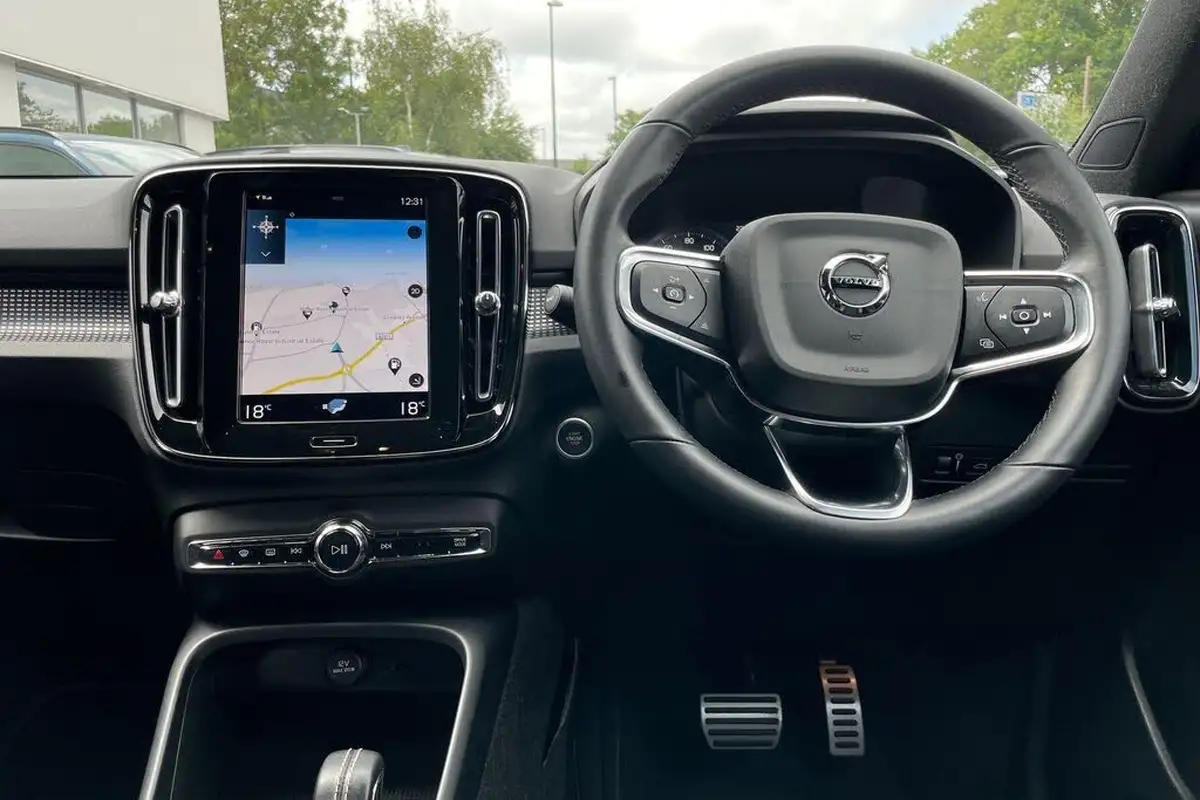 2022-volvo-xc40-15-t4-r-design-big-32