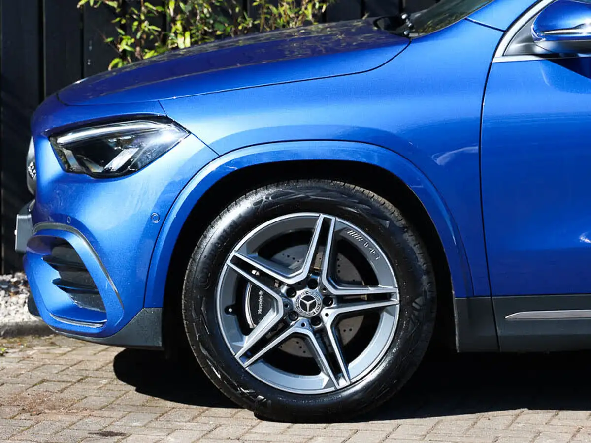 2024-mercedes-benz-gla-class-13-gla-200-amg-line-executive-big-19