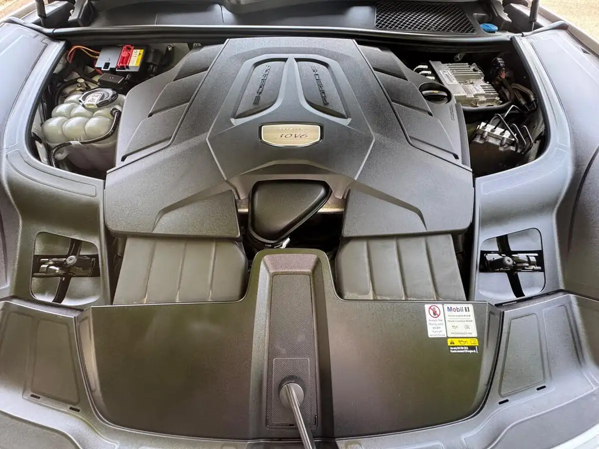 2021-porsche-cayenne-30-v6-coupe-big-31