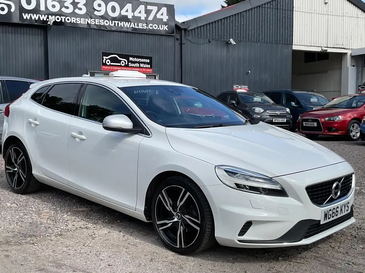 2016-volvo-v40-20td-d2-r-design-pro-big-2