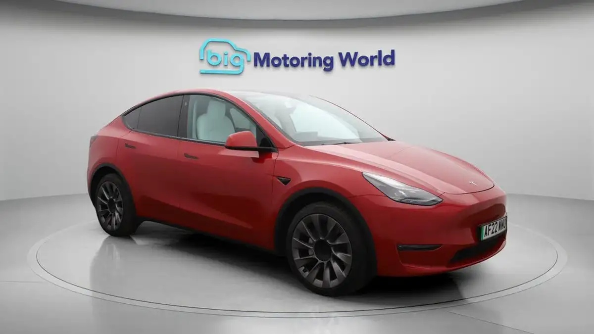 2022-tesla-model-y-e-long-range-big-1