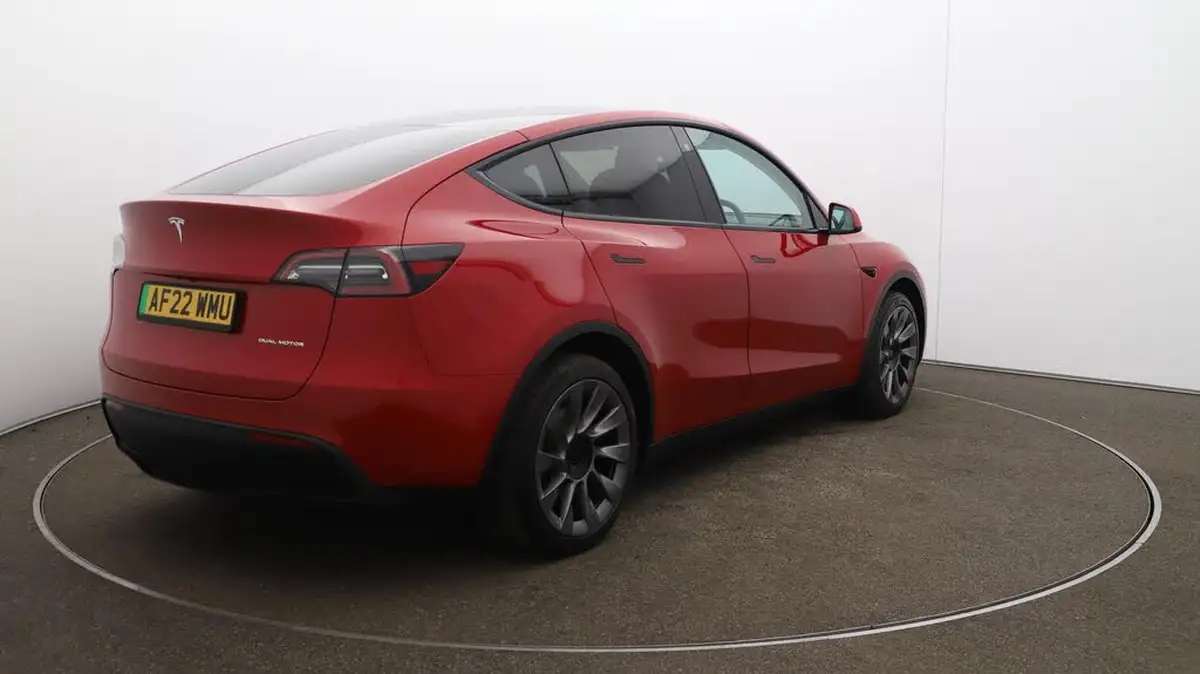 2022-tesla-model-y-e-long-range-big-53