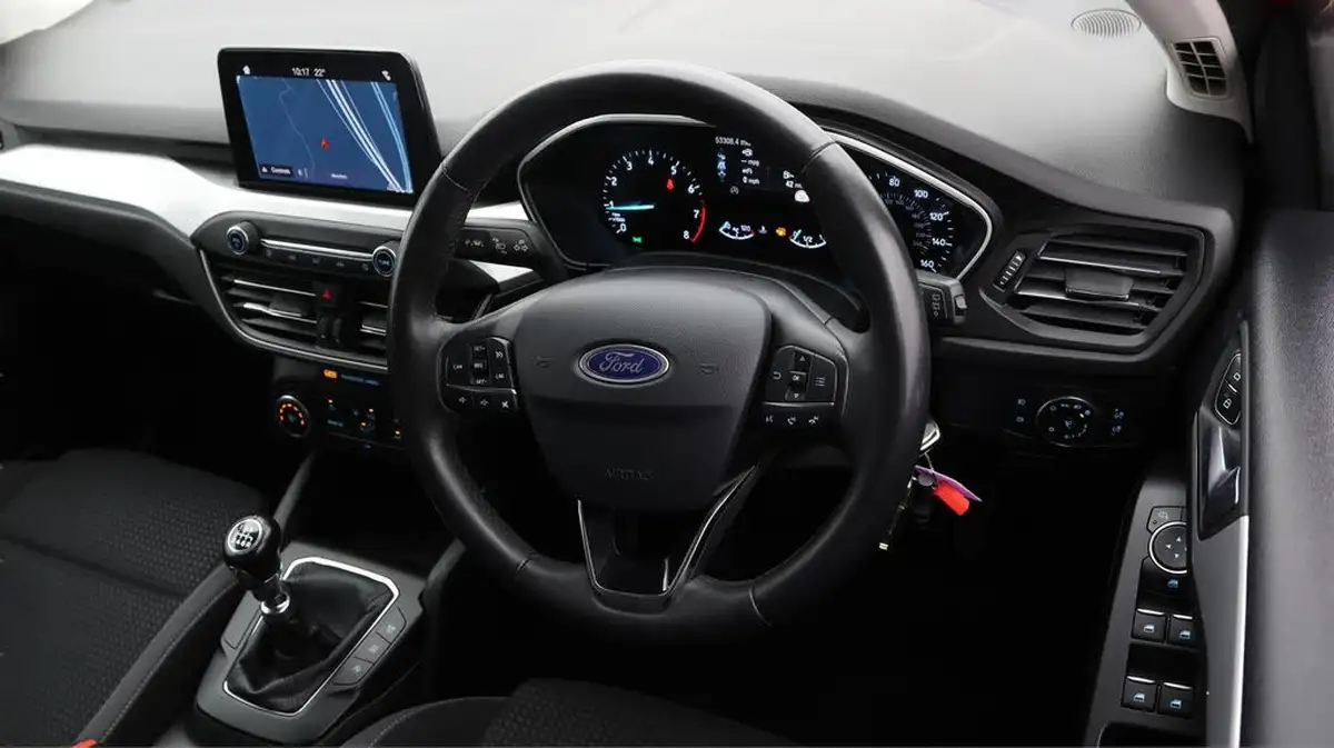 2018-ford-focus-10t-zetec-125ps-hatchback-big-9
