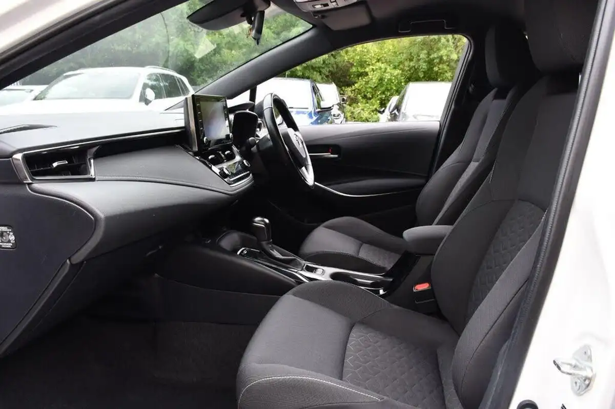 2020-toyota-corolla-18-vvt-i-icon-tech-spare-wheel-touring-sports-5d-big-50