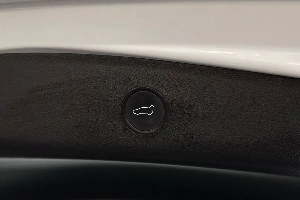 2021-tesla-model-3-e-long-range-awd-big-41