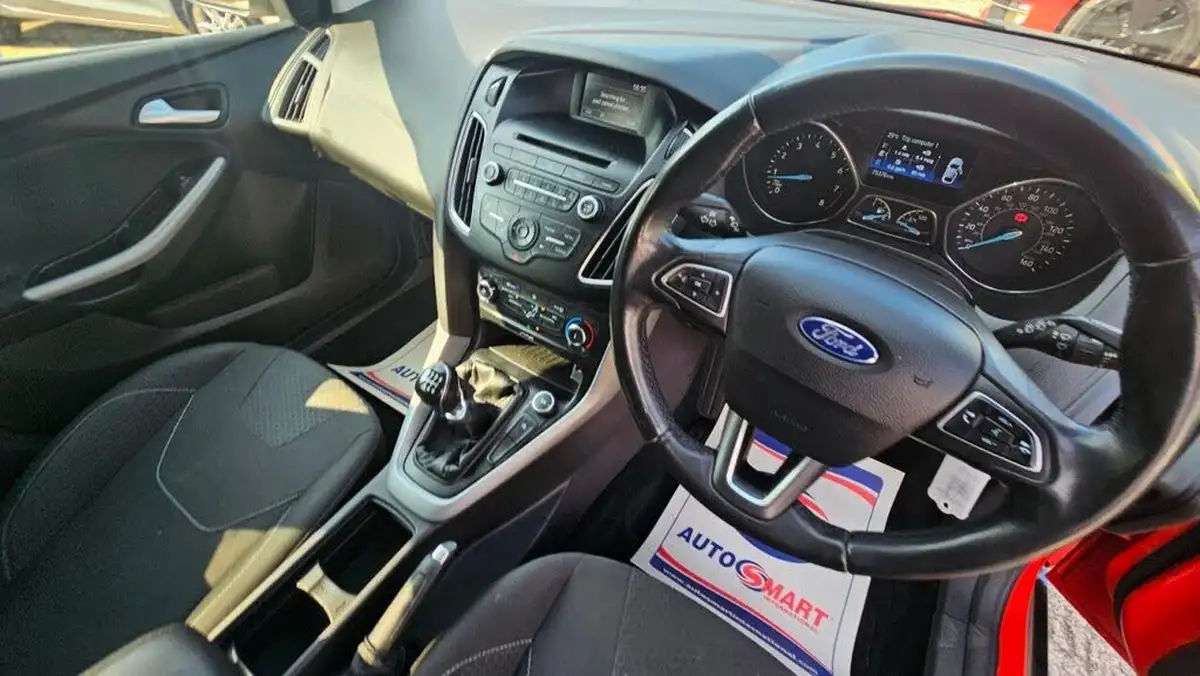 2015-ford-focus-10t-zetec-125ps-hatchback-big-35
