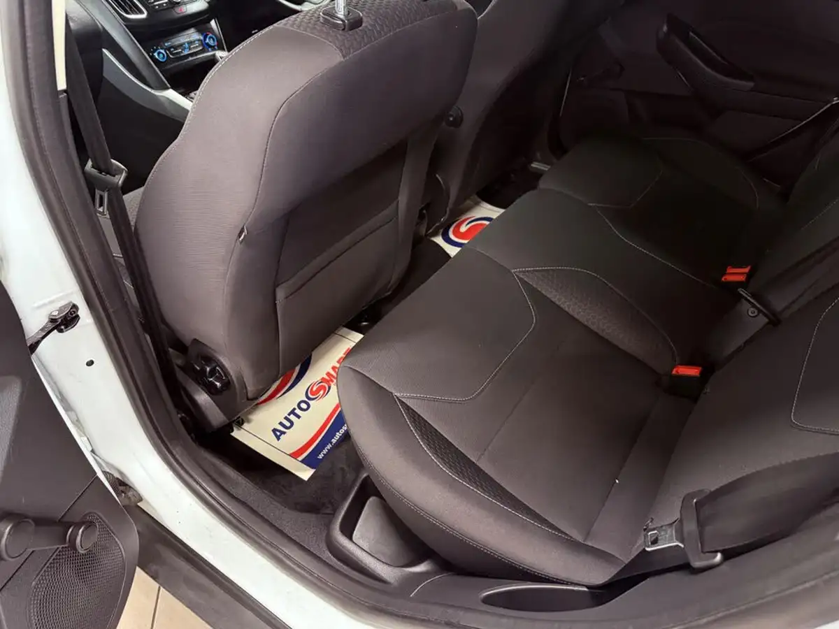 2017-ford-focus-15tdci-zetec-edition-120ps-estate-big-14