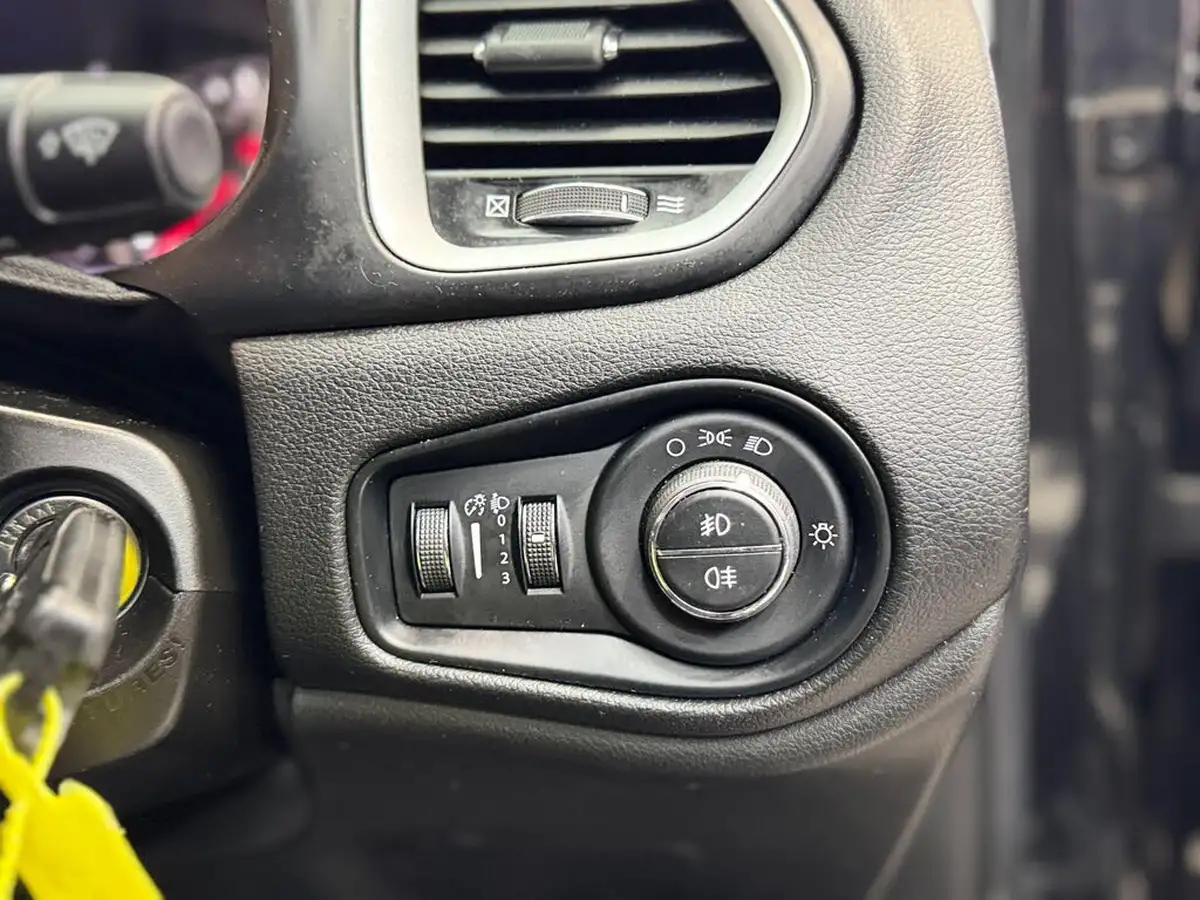 2018-jeep-renegade-10-gse-longitude-big-19