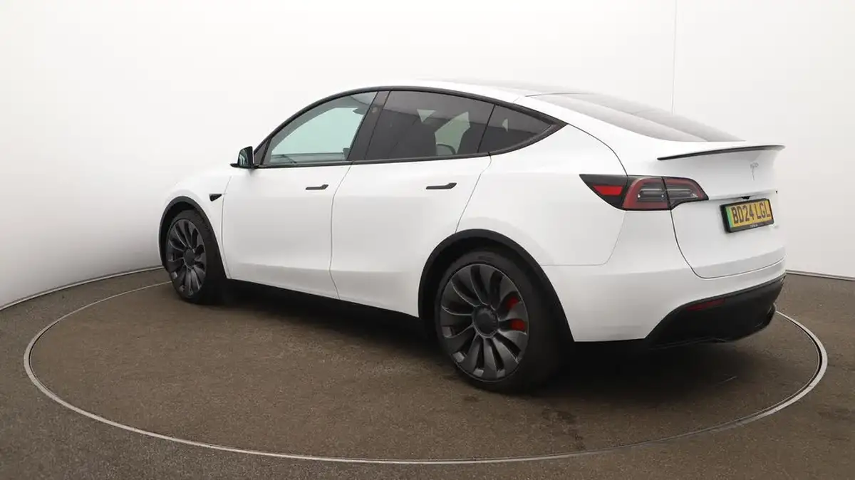 2024-tesla-model-y-e-performance-big-62