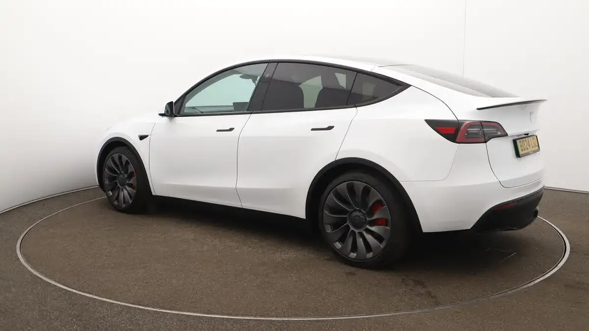 2024-tesla-model-y-e-performance-big-34