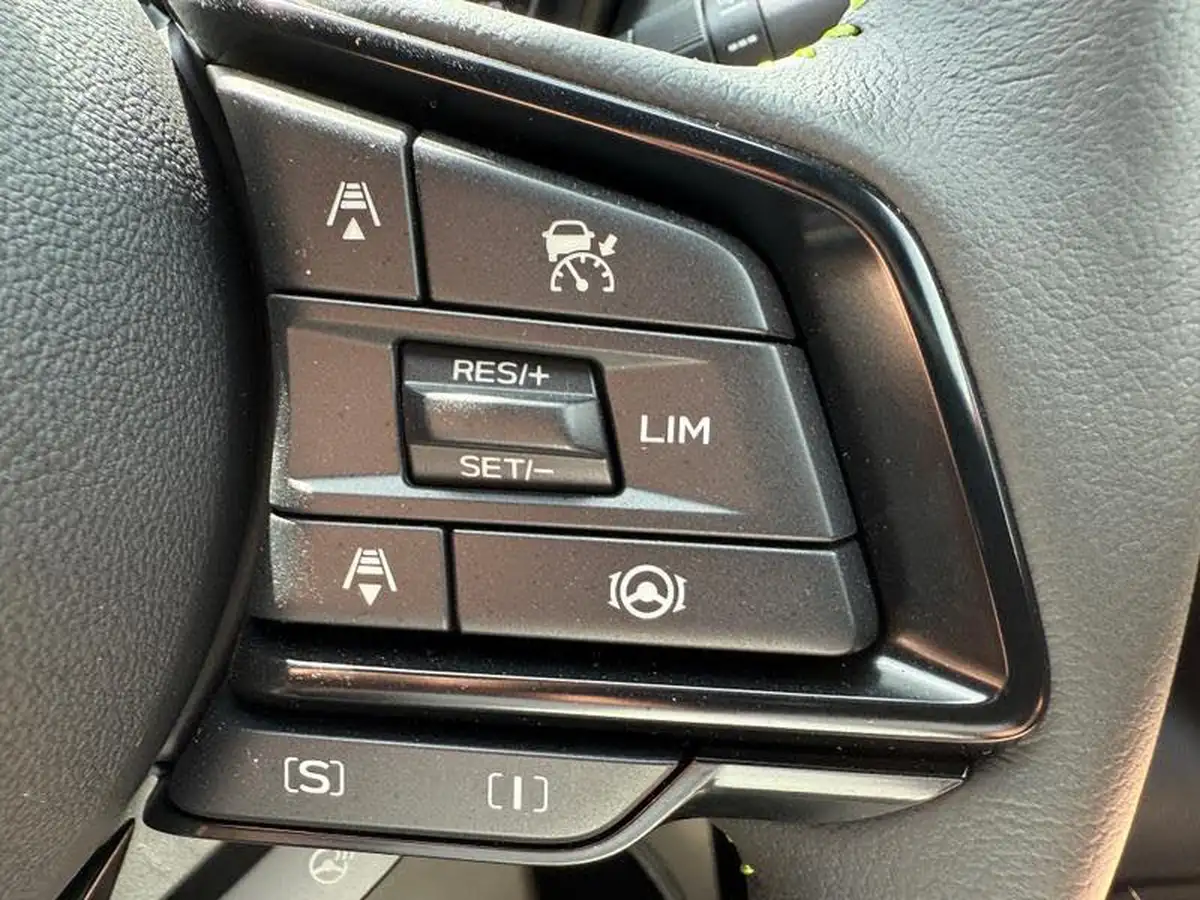 2025-subaru-forester-20-e-boxer-field-big-33