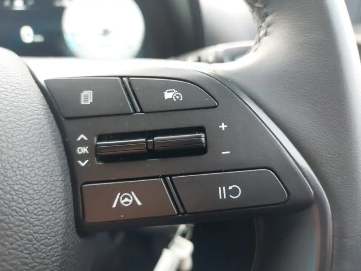 2024-hyundai-i20-10-t-gdi-advance-dct-big-13