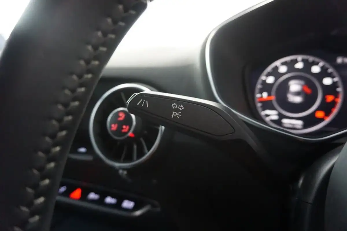 2016-audi-tt-coupe-20-tfsi-s-line-big-21