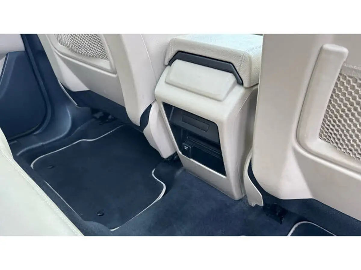 2017-land-rover-discovery-sport-20td4-hse-black-180ps-station-wagon-big-35
