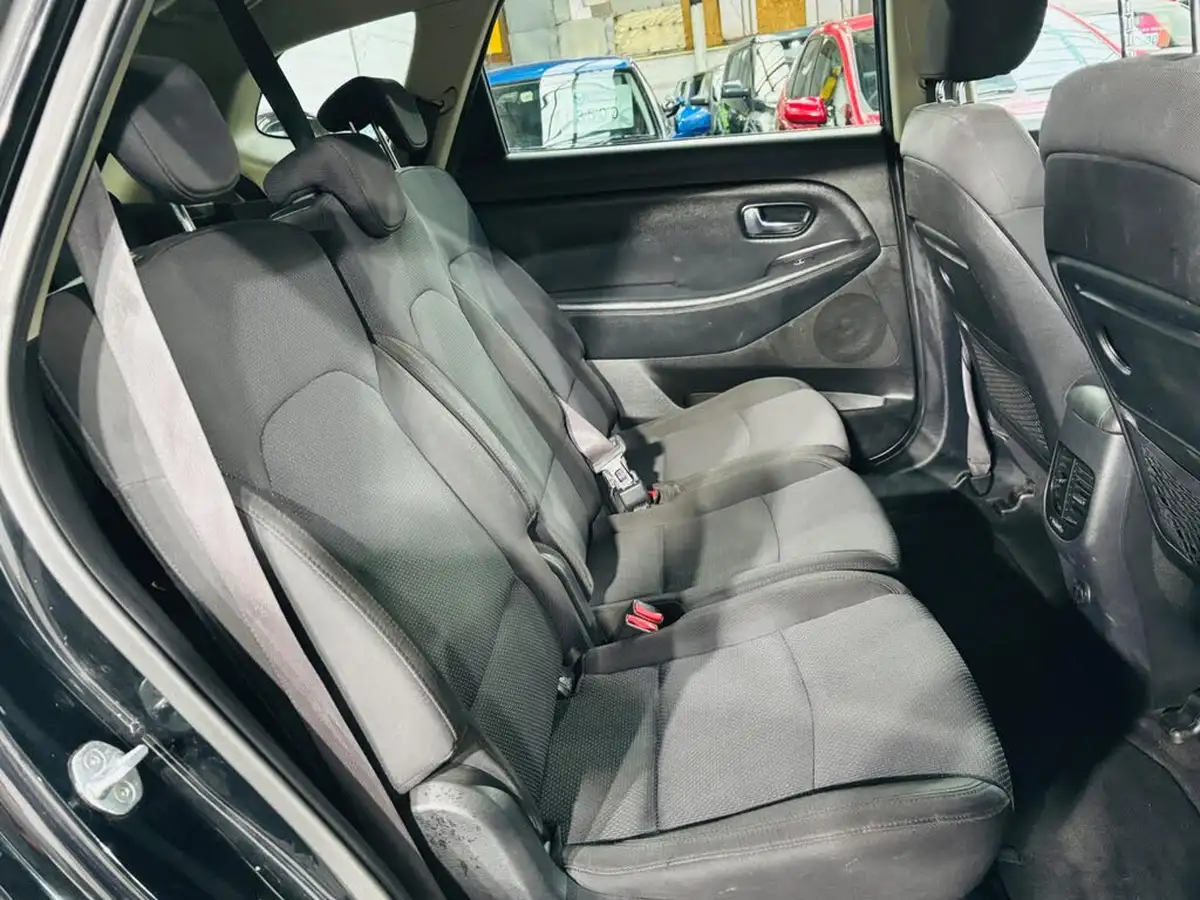 2014-kia-carens-17-crdi-2-134bhp-auto-big-14