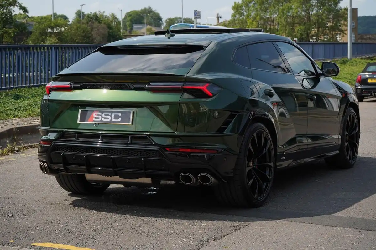 2024-lamborghini-urus-40-no-trim-big-10