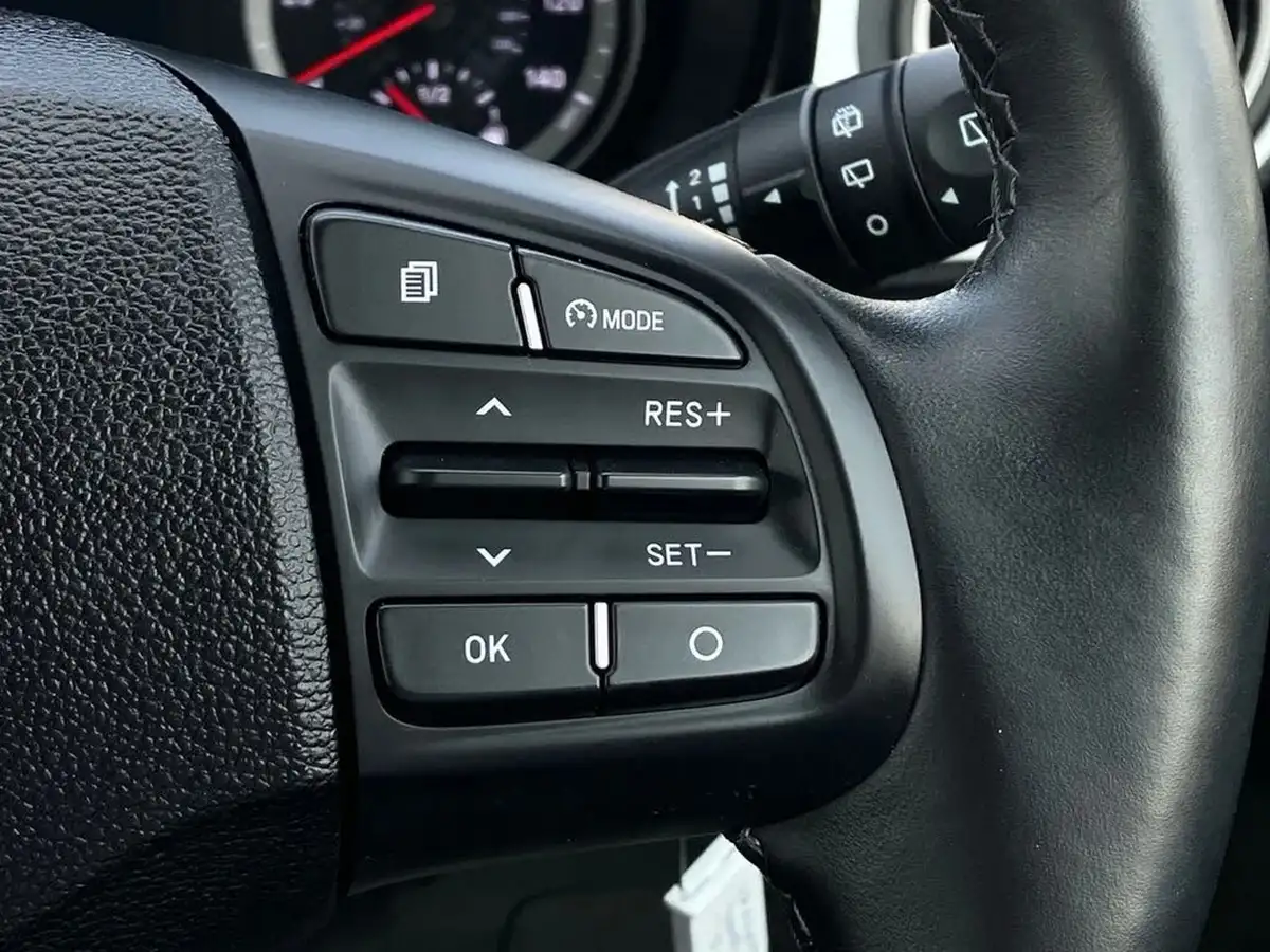 2022-hyundai-i10-10-premium-big-35
